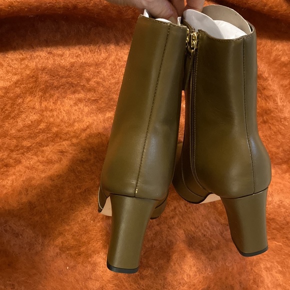J Crew Brand New Almond-toe ankle boots in leather - Picture 14 of 14